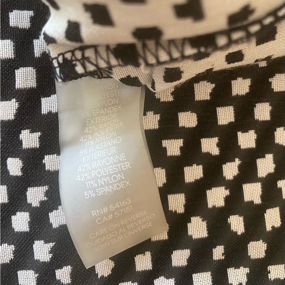 Calvin Klein Black & White Shift Career Dress, size 8. - Picture 7 of 7